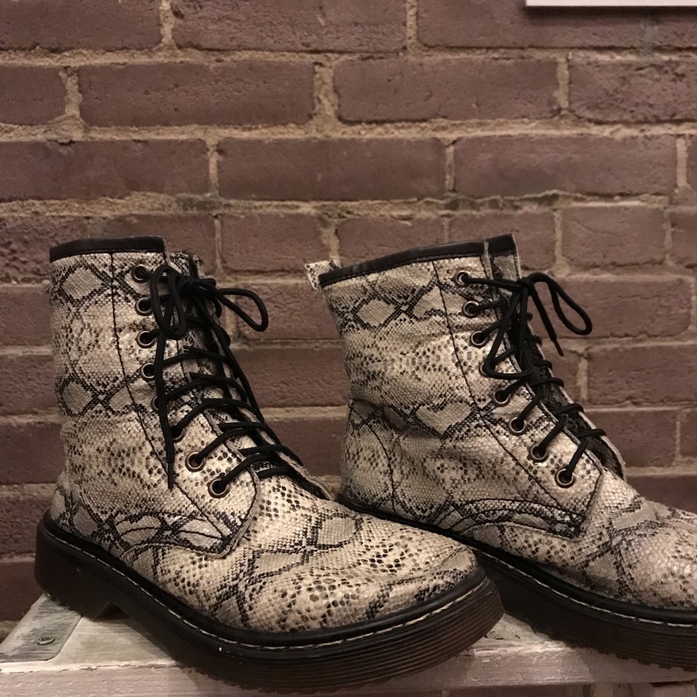 Combat boots